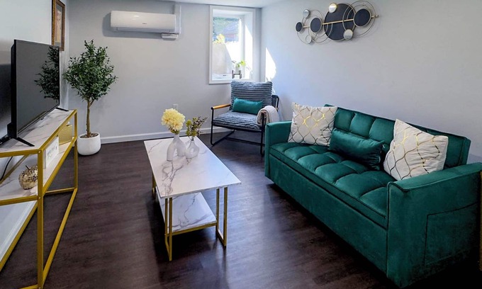 East Haven Apartamento | Charming Brand New Apartment with AC in vibrant New Haven-Near Tweed Airport