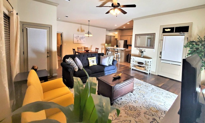 South Baton Rouge Casa | Charming & Bright 4BR Home near L'Auberge, LSU & Downtown!