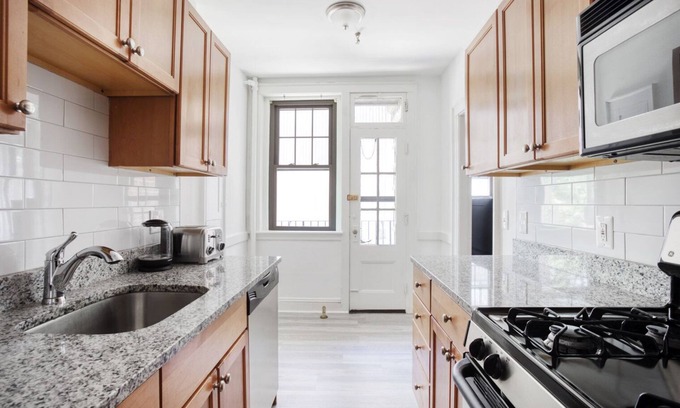 Cleveland Circle Apartamento | Charming Brighton 1BR steps from Boston College, by Blueground