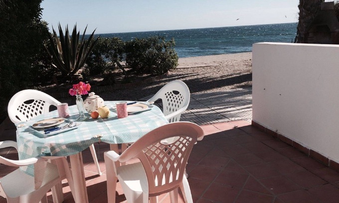 Roquetas de Mar Casa | Bungalow con encanto ubicado en la orilla de la playa