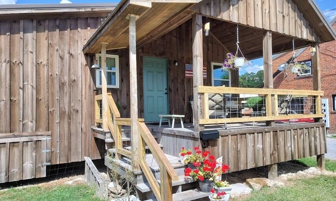 Black Fork Casa | Charming bungalow in marvelous Parsons with AC