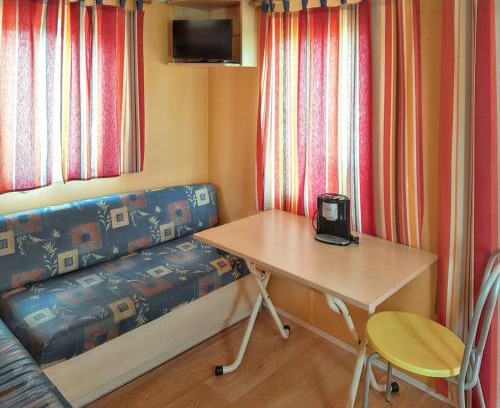 Burinhosa Casa | Charming Bungalow in Pataias, 18 m² with Shared Pool.