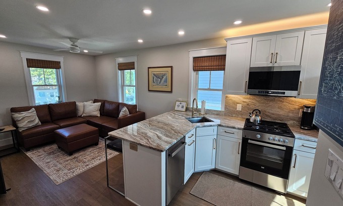 North End Casa | Charming bungalow in serene north Ocean City neighborhood. 6min walk to beach.