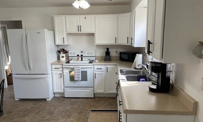 Arthur Casa | Charming Bungalow Nestled in the Heart of Amish Country!