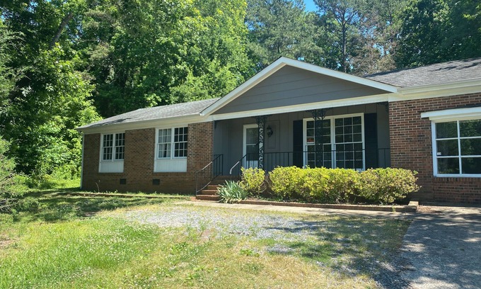Rock Hill Casa | Charming Bungalow, Private Parking, 8 Mins to Downtown Rock Hill