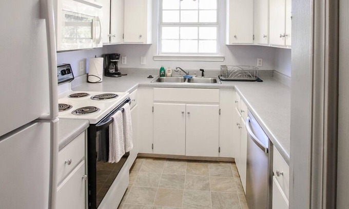 Richmond Hill Casa | Charming Bungalow, Pets+Short Drive to Savannah