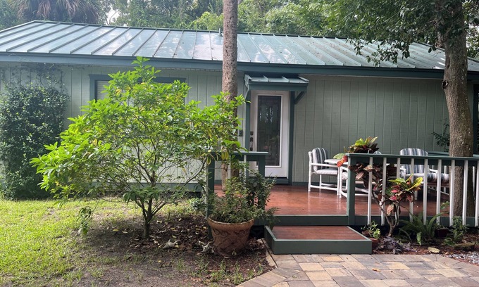 South Daytona Casa | Charming bungalow with WiFi and AC in fantastic South Daytona