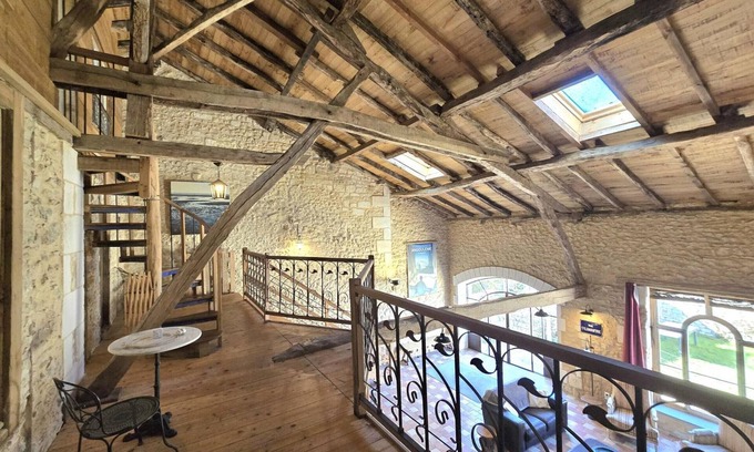 Champagnac-de-Belair Cabaña | Casa rural encantadora con patio verde, cerca del río