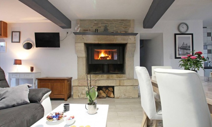 Montaigu-la-Brisette Cabaña | Casa acogedora en el campo con WiFi, terraza privada y chimenea – cerca de Valognes
