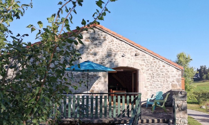 Saint-Romain-Lachalm Cabaña | Encantadora casa en Saint-Romain-Lachalm con terraza y cerca de Dunières