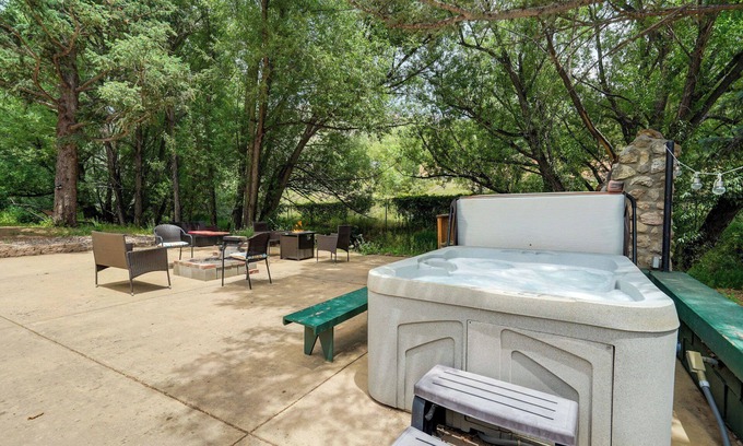 Cascade Casa | Charming Creekside 2BR/2BA/Kitchen @ Pikes Peak