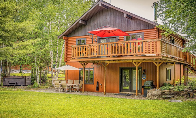 Notre-Dame-de-la-Merci Cabaña | Charming 3-bedroom cottage in fantastic Notre-Dame-de-la-Merci with WiFi, AC