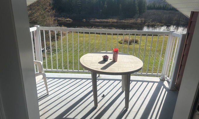 Mauricie Cabaña | Charming Riverside 3BR Cottage in Saint-Alexis-Des-Monts.
