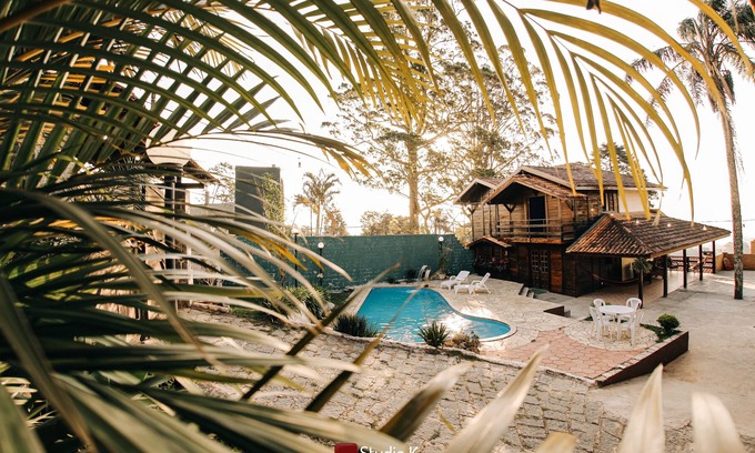 Mairipora Cabaña | Charming, Cabana-style country house with pool and comfortable suites