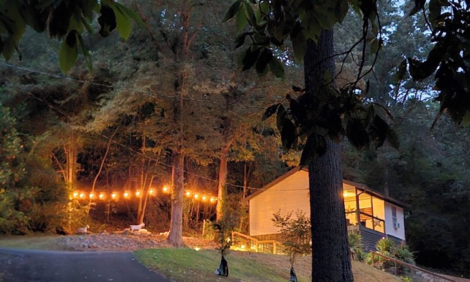 Guntersville Casa | Charming cabin 1.2 miles from public boat launch on Lake Guntersville.