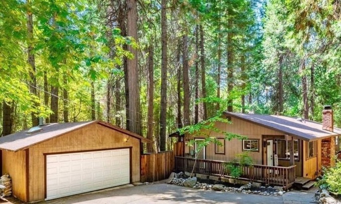 Apple Hill Cabina | Charming Cabin Close to Lake ~ Apple Hill ~ Tahoe