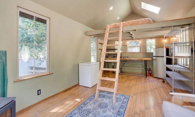 Carlotta Cabina | Charming cabin in serene Petrolia with WiFi