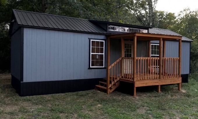 Ferndale Cabina | Charming cabin in St. Charles, AR just 600 yards from the boat ramp