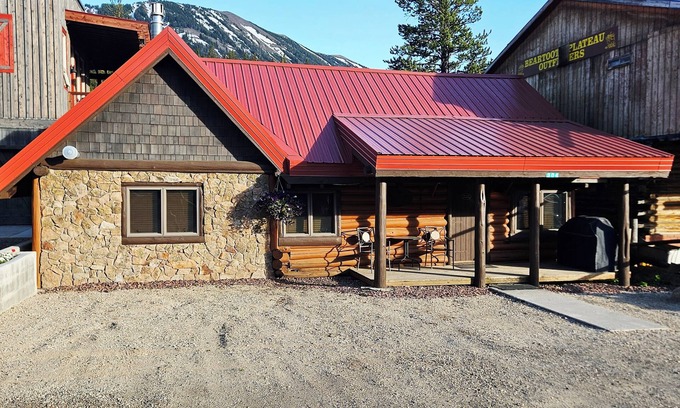 Cooke City-Silver Gate Cabina | Charming cabin in the heart of Downtown Cooke City Montana