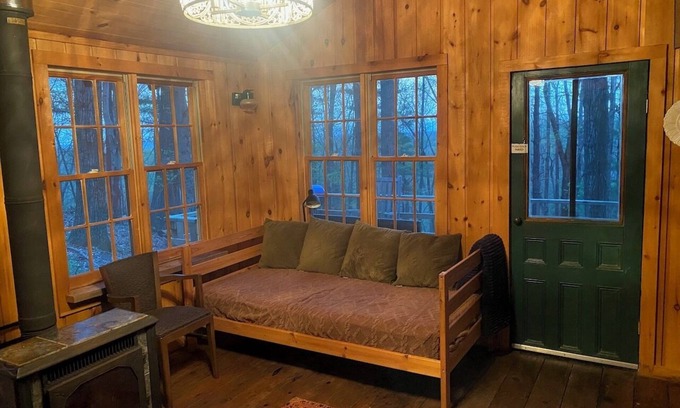 Ghent Cabina | Charming Cabin in the Woods. POOL!