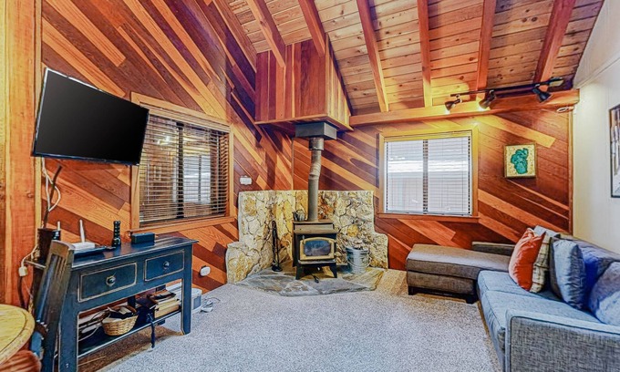 Tahoma Cabina | Charming Cabin & Loft | Pretty Pine-Lined Deck | Close to West Shore Action