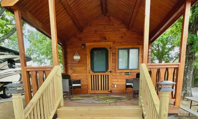 Jonesville Cabina | Charming Cabin near Ark Encounter with Loft