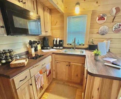Jonesville Casa | Charming Cabin near Ark Encounter with Loft