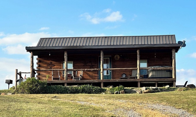Hardin County Cabina | Charming cabin near Garden of the Gods