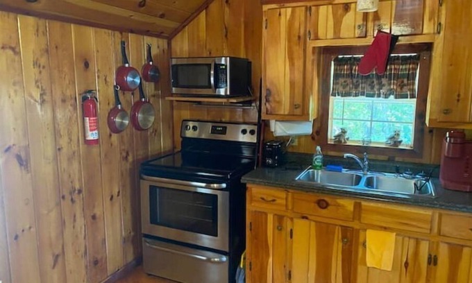 Camden Cabina | Charming Cabin near Kentucky LK