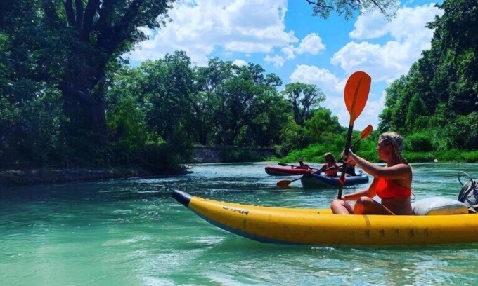 Prairie Lea Cabina | Charming Cabin on the San Marcos River, comfortable, clean, fun, lots to do! L3