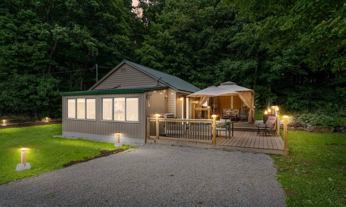Rideau Lakes Casa | Charming Cabin w Firepit—Near Rideau Lakes