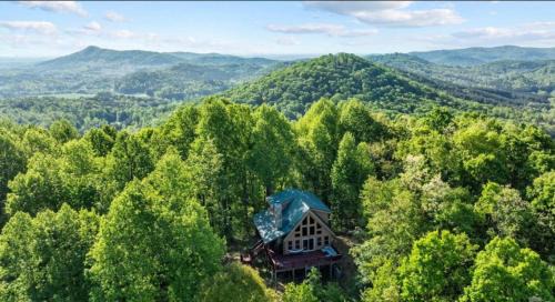 Caroleen Casa | Charming Cabin with Incredible Mountain Views