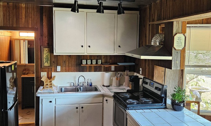 Poulsbo Cabina | Charming cabin with loft bedroom in Poulsbo