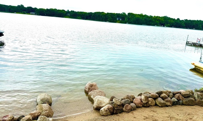Maple Lake Cabina | Charming Cabin with Private Sand Beach on Indian Lake!