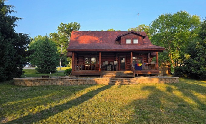 White Cloud Cabina | Charming cabin with AC on Diamond Lake