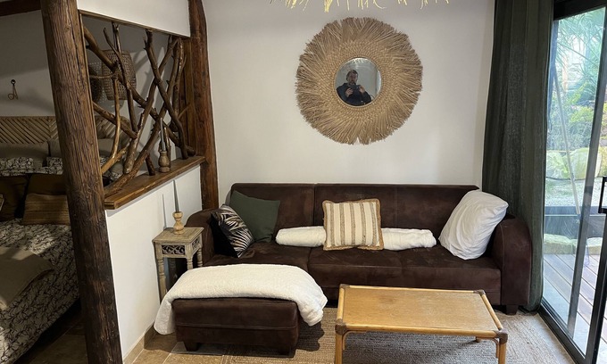 Barbentane Apartamento | Charming cafoutchi at the foot of Montagnette