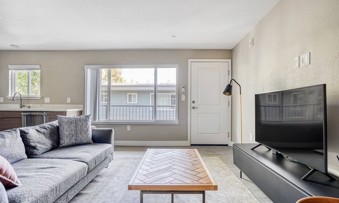 Campbell Apartamento | Charming Campbell 1BR w/ W/D, Pool, Gym, walk to WF + TJ, by Blueground