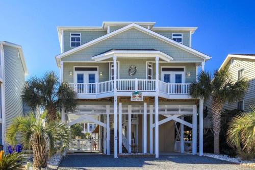 Ocean Isle Beach Casa | Charming Canal Home with Private Heated Pool and Boat Lift