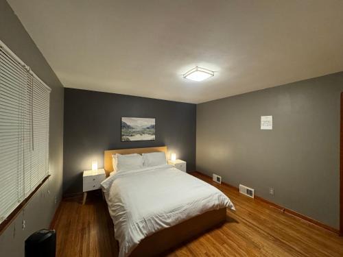 Niagara Falls Casa | Charming Cape Cod Bungalow at Niagara Falls, NY!