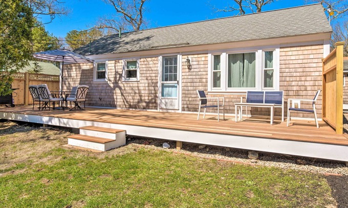 South Dennis Cabaña | Charming Cape Cottage w/ Patio: 4 Mi to Beach!