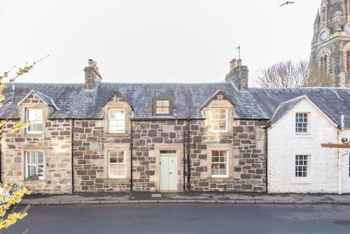 Comrie Casa | Charming Cardoon Cottage in beautiful village