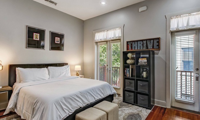 Hitch Village - Fred Wessels Homes Condominio | Charming Carriage House, Heated Pool Access