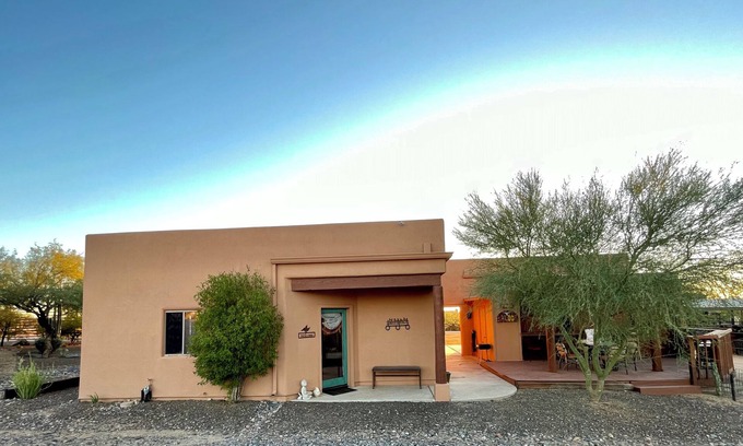 Maricopa County Cabaña | Charming Casita on a quiet western Ranch in a Cave Creek neighborhood.