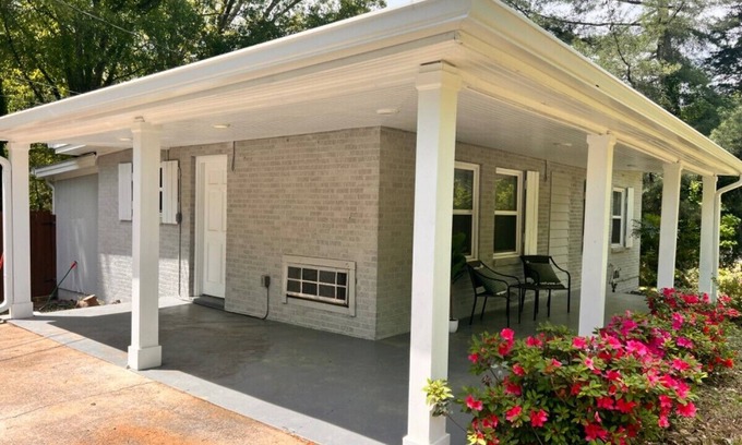 Gainesville Casa | Charming Casita with Fenced Yard & Wrap-Around Porch, Just Minutes from Town!