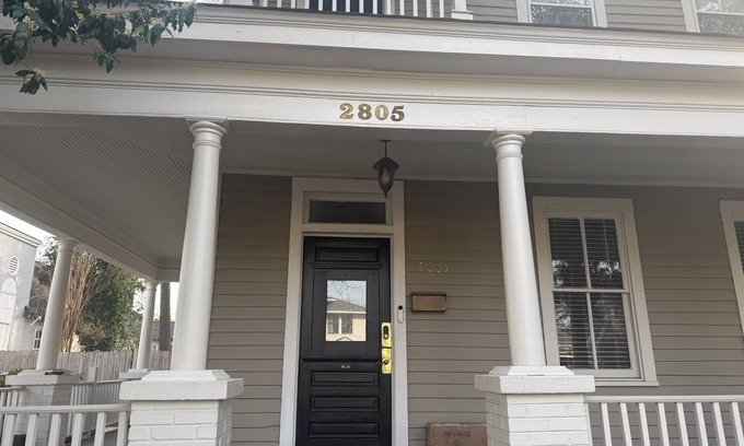Earlewood Casa | Charming Century Old 3-bedroom house with WiFi and AC in fantastic Columbia