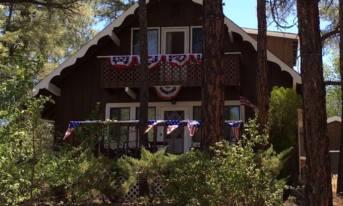 Prescott Chalet De Esquí | Chalet con Encanto - A pie de Whiskey Row! Se admiten perros