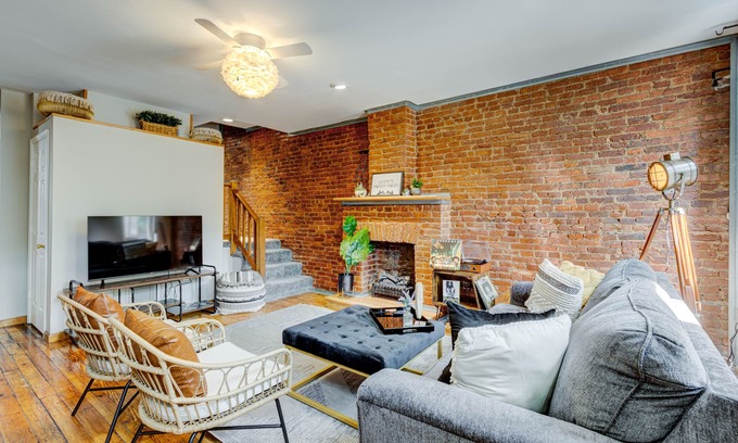 Federal Hill Casa | Charming Charlies is the best of Baltimore in Federal Hill!