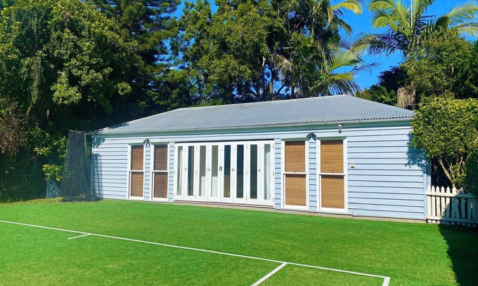 Graceville Casa | Charming Chelmer Guesthouse walking distance to cafes, restaurants, and trains
