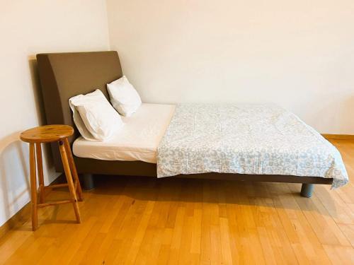 Alt-Wiedikon Apartamento | Charming City Center Flat with Balcony Steps from Zurich Historic Schloss
