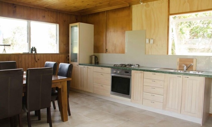 Matapouri Casa | Charming_clifftop_bach in Woolleys Bay
